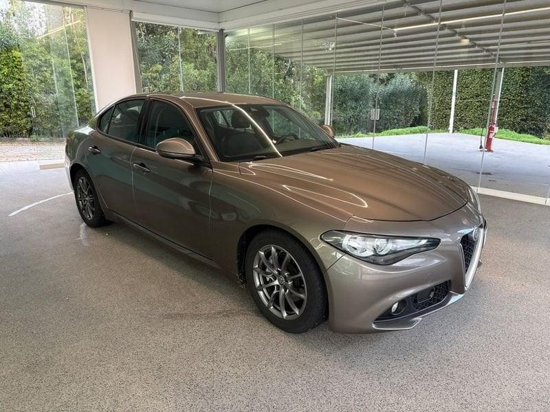 Alfa Romeo Giulia 2.2 Turbo AT8 150CV Super