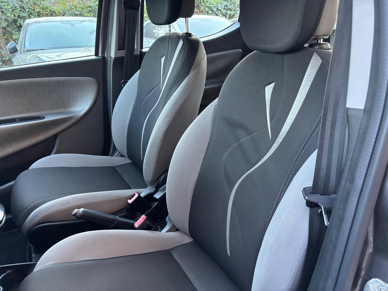 Lancia Ypsilon 1.3 MJT 5 porte OK Neopatentati