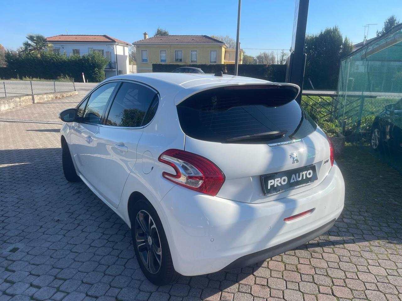 Peugeot 208 1.4 HDi 68 CV 5 porte Allure