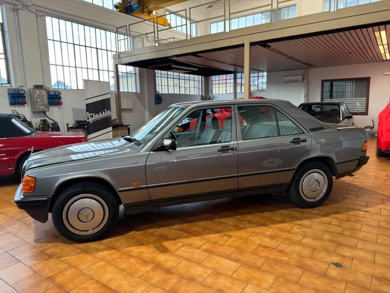 Mercedes-benz 190E 2.0 - ASI - Book Service