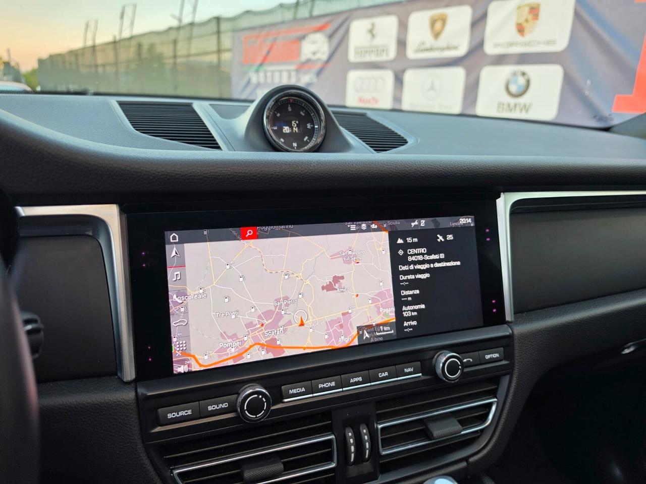 Porsche Macan FULL TETTO PASM