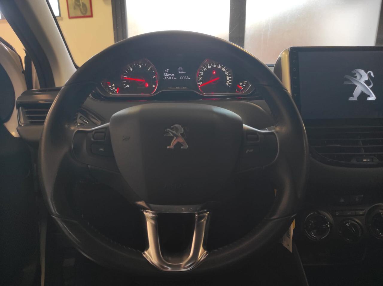 Peugeot 208 1.4 HDi 68 CV 5 porte Allure