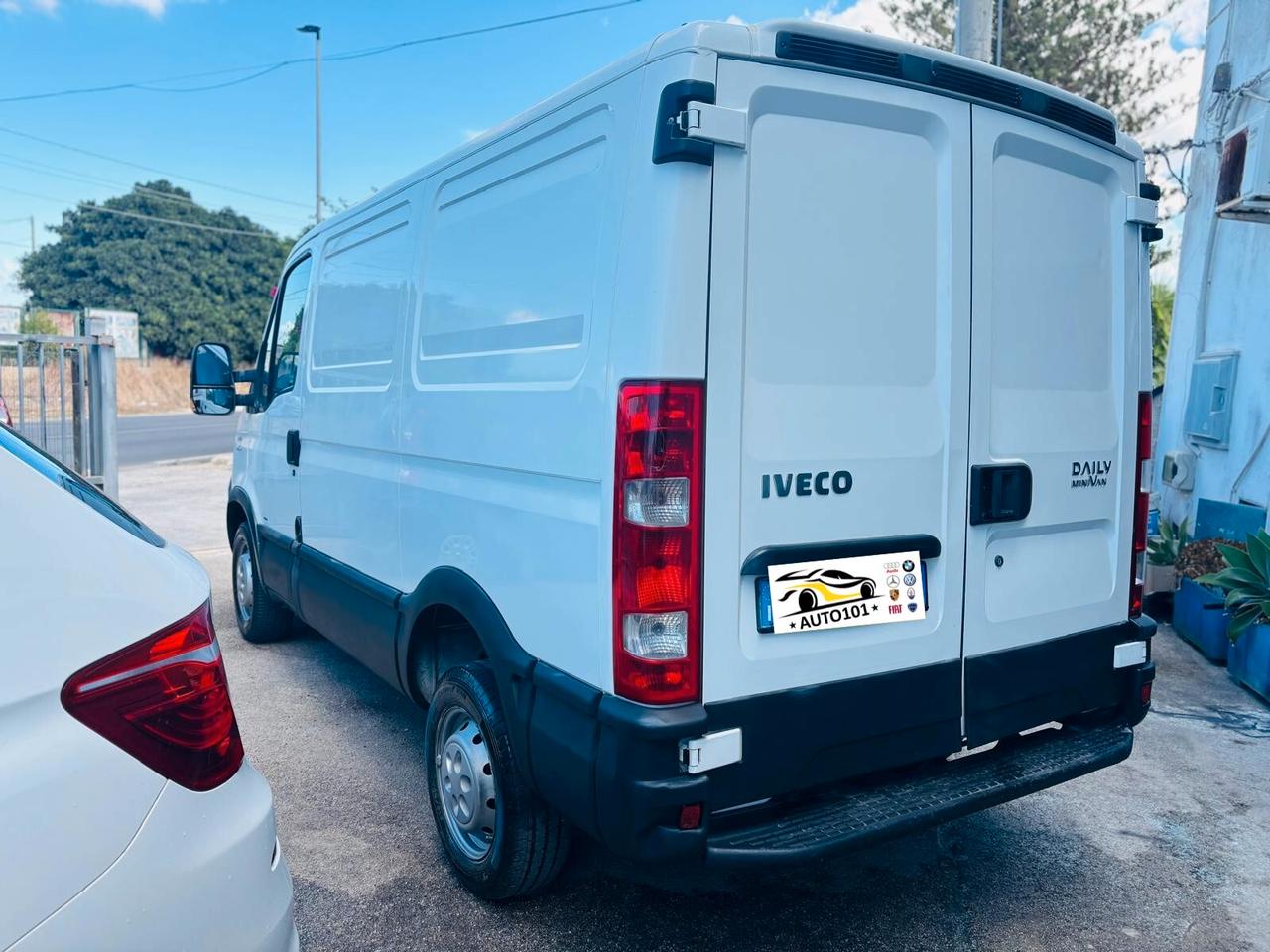 IVECO DAILY MINI VAN