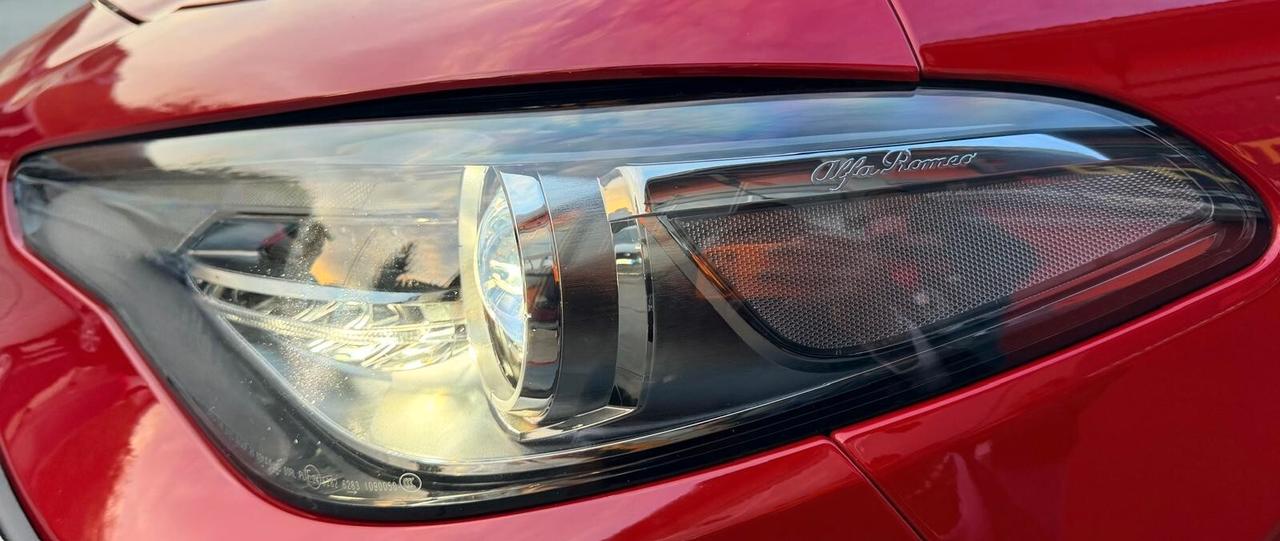 Alfa Romeo Giulia 2.2 Turbodiesel 210 CV AT8 AWD Q4 Veloce