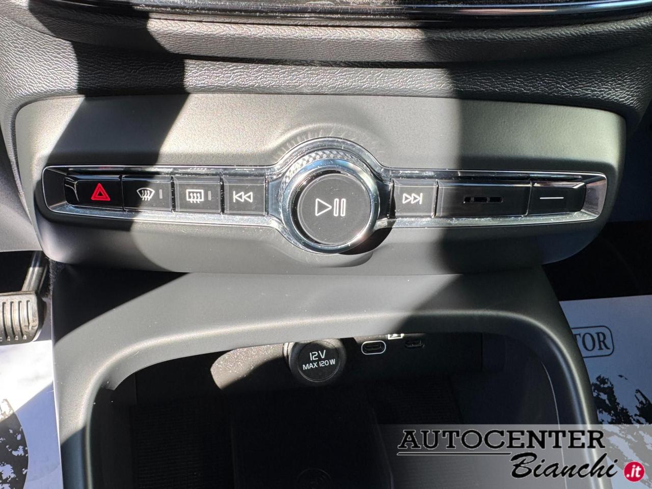 Volvo XC40 2.0 b4 awd Momentum