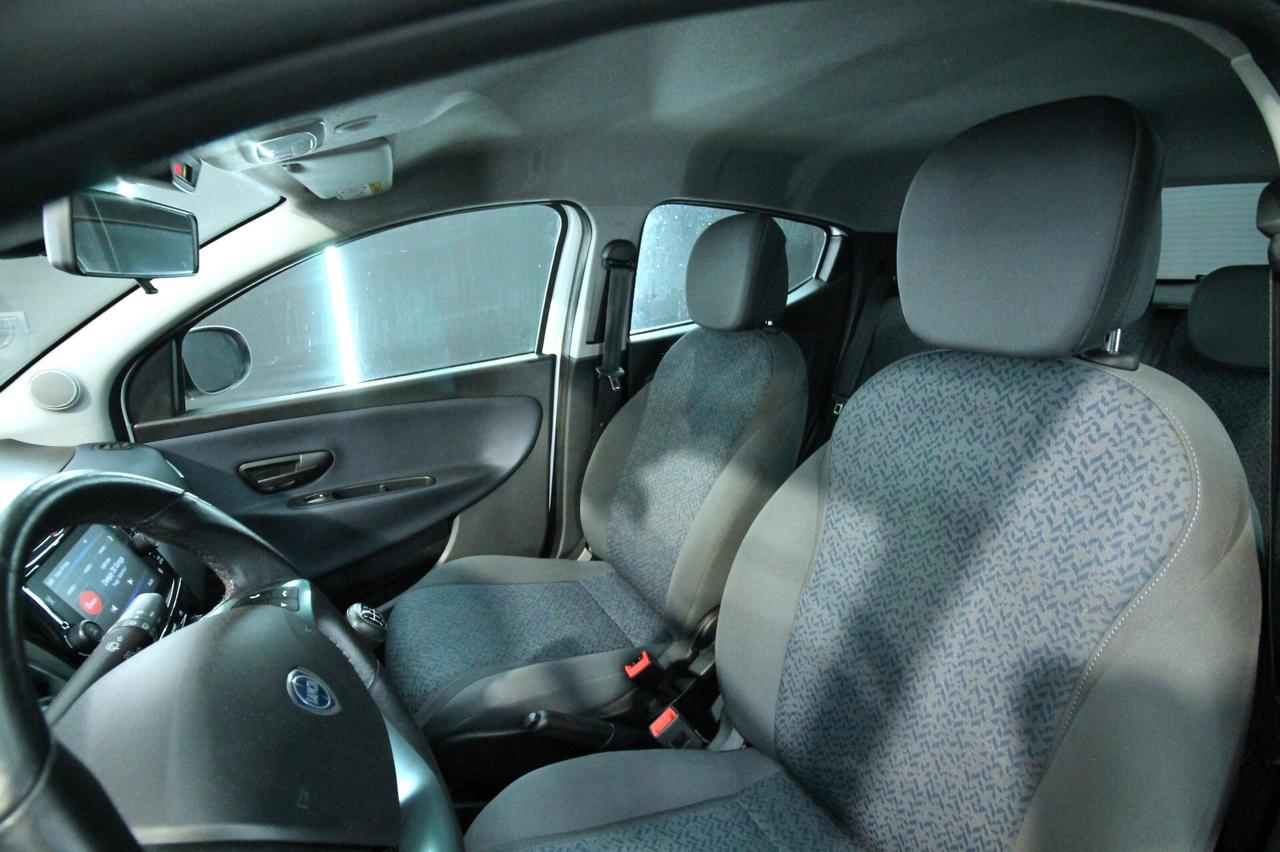 LANCIA YPSILON 1.0 70 CV HYBRID GOLD