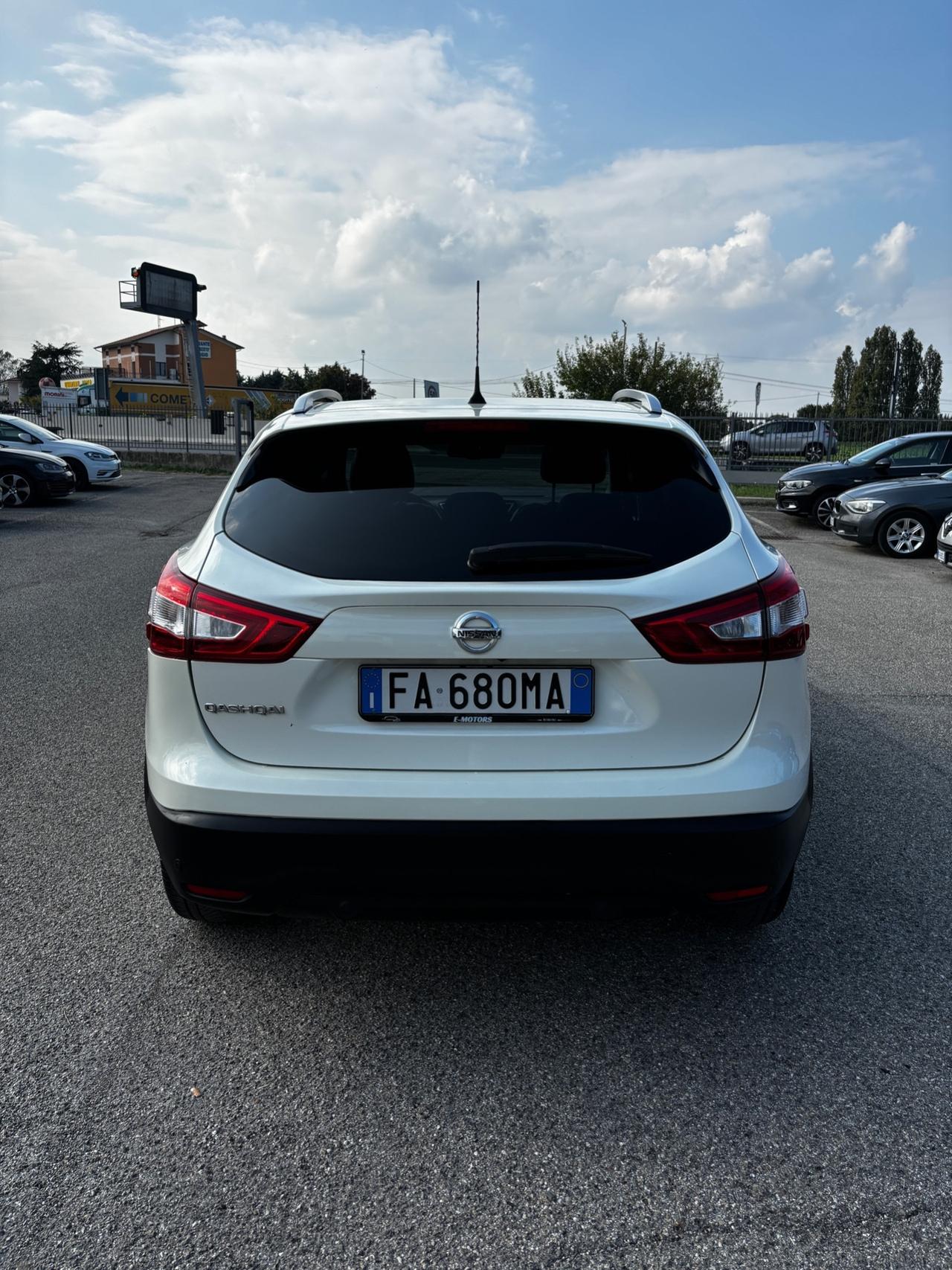 Nissan Qashqai 1.6 dCi 2WD Tekna - 2015