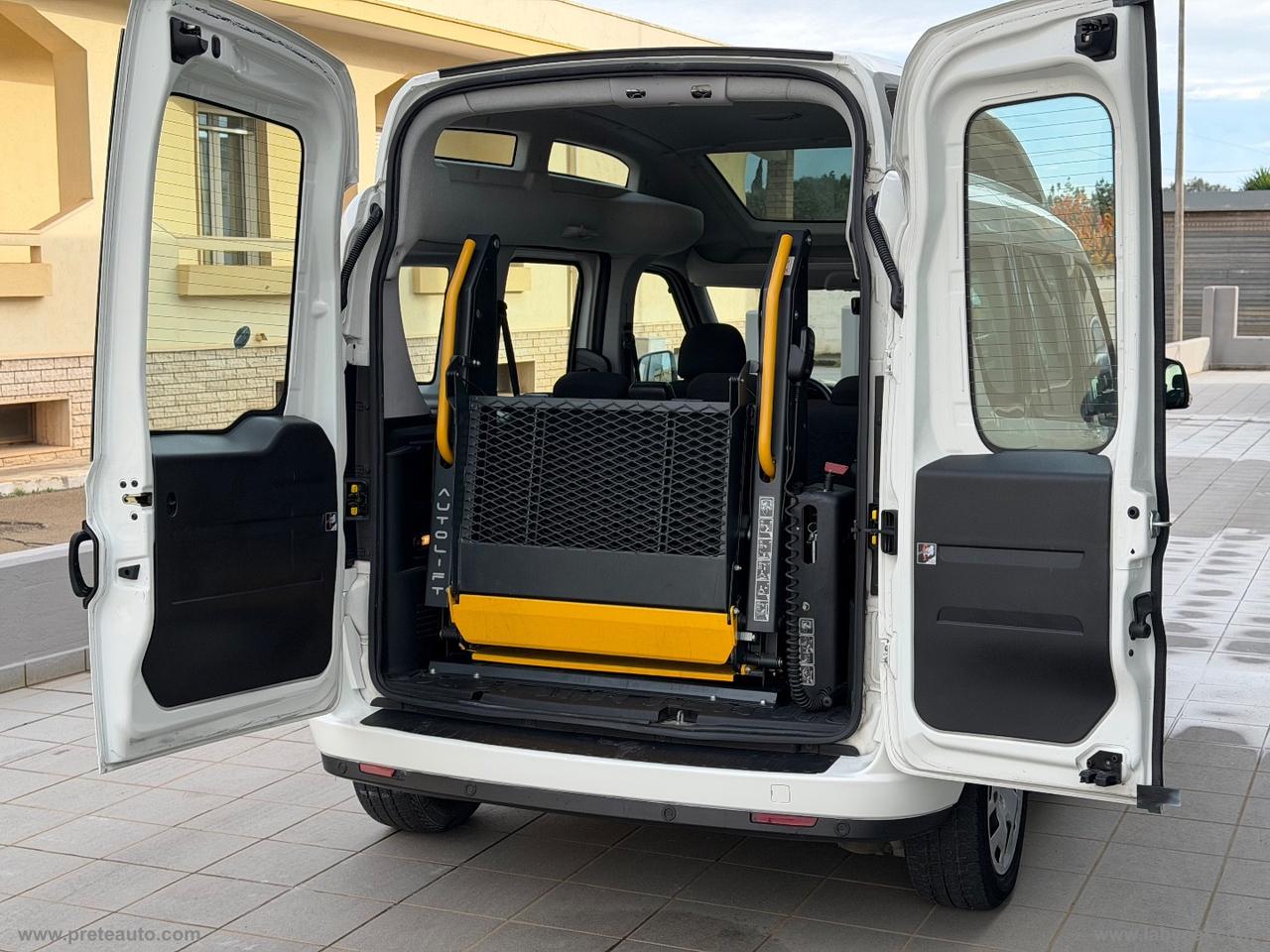 Doblò 1.6 MJT 120CV TETTO ALTO TRASPORTO DISABILI