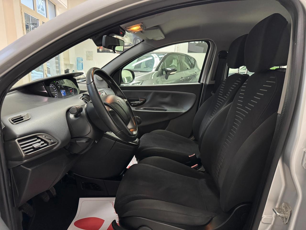 Lancia Ypsilon / 1.2cc 69cv /Benzina/ neopatentati