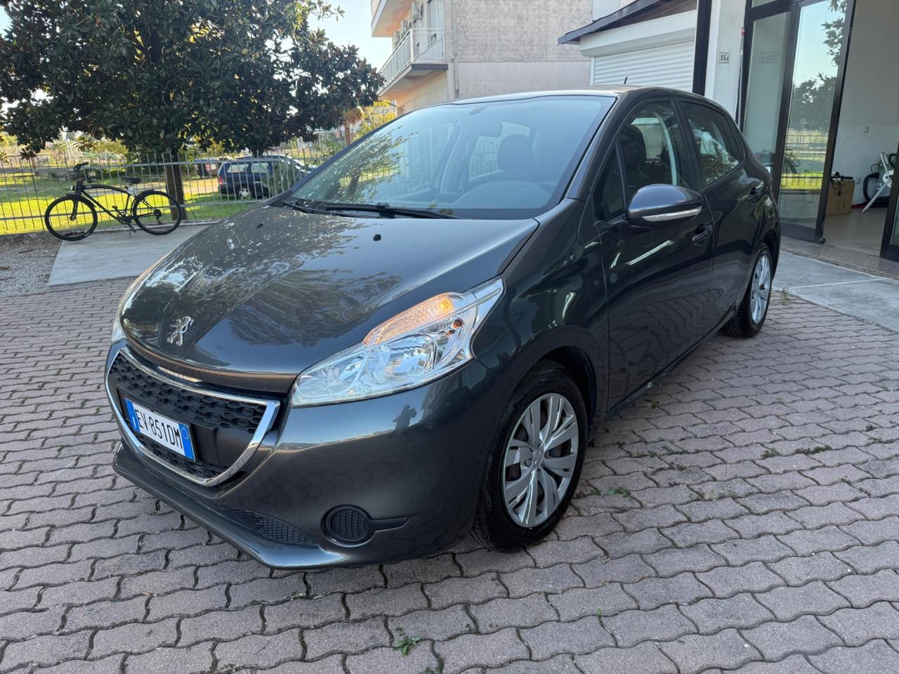 Peugeot 208 1.4 HDi 68 CV 5 porte Allure