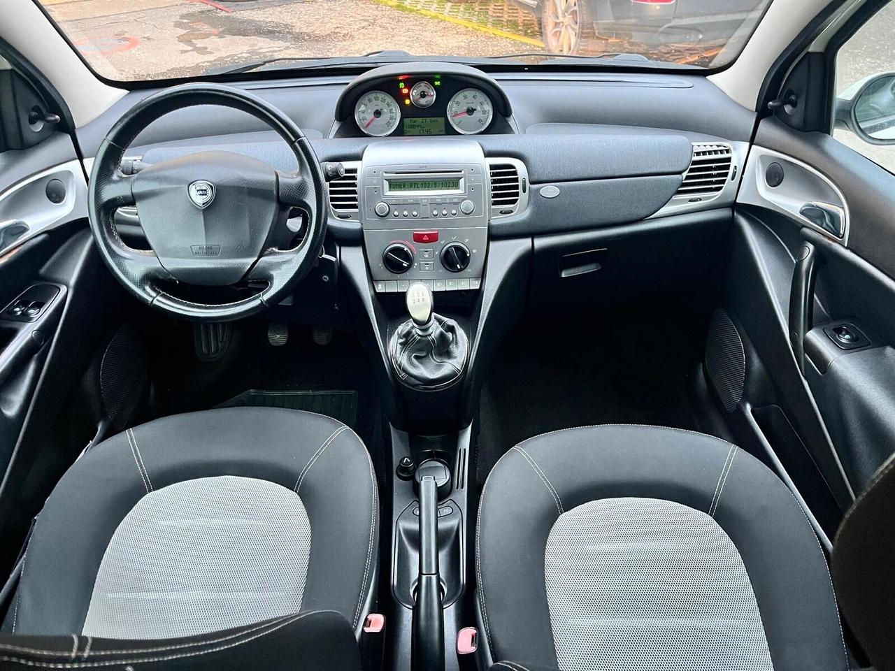 Lancia Ypsilon Momo Design 1.2