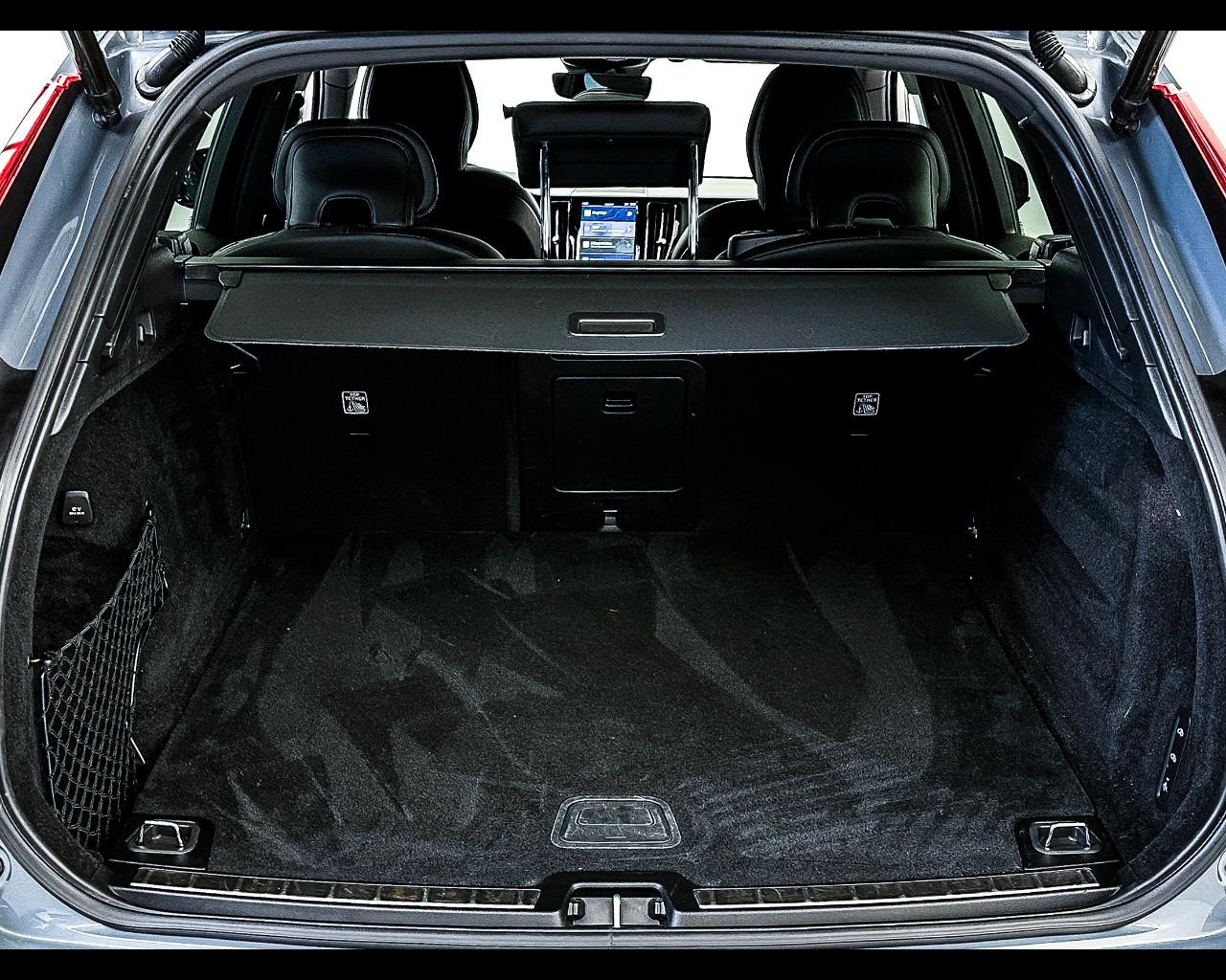 VOLVO XC60 (2017-->) - XC60 B4 (d) AWD automatico Plus Dark