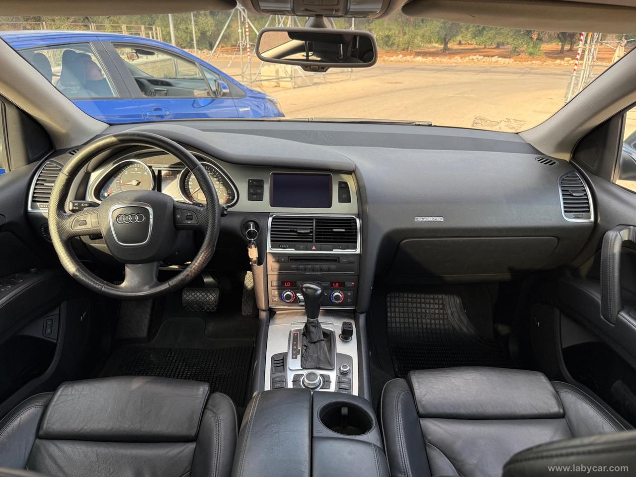 AUDI Q7 4.2 V8 TDI quattro tiptronic