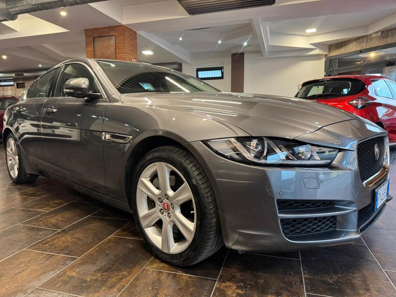 Jaguar XE 2.0 D 180 CV AWD aut. Prestige Business Edition