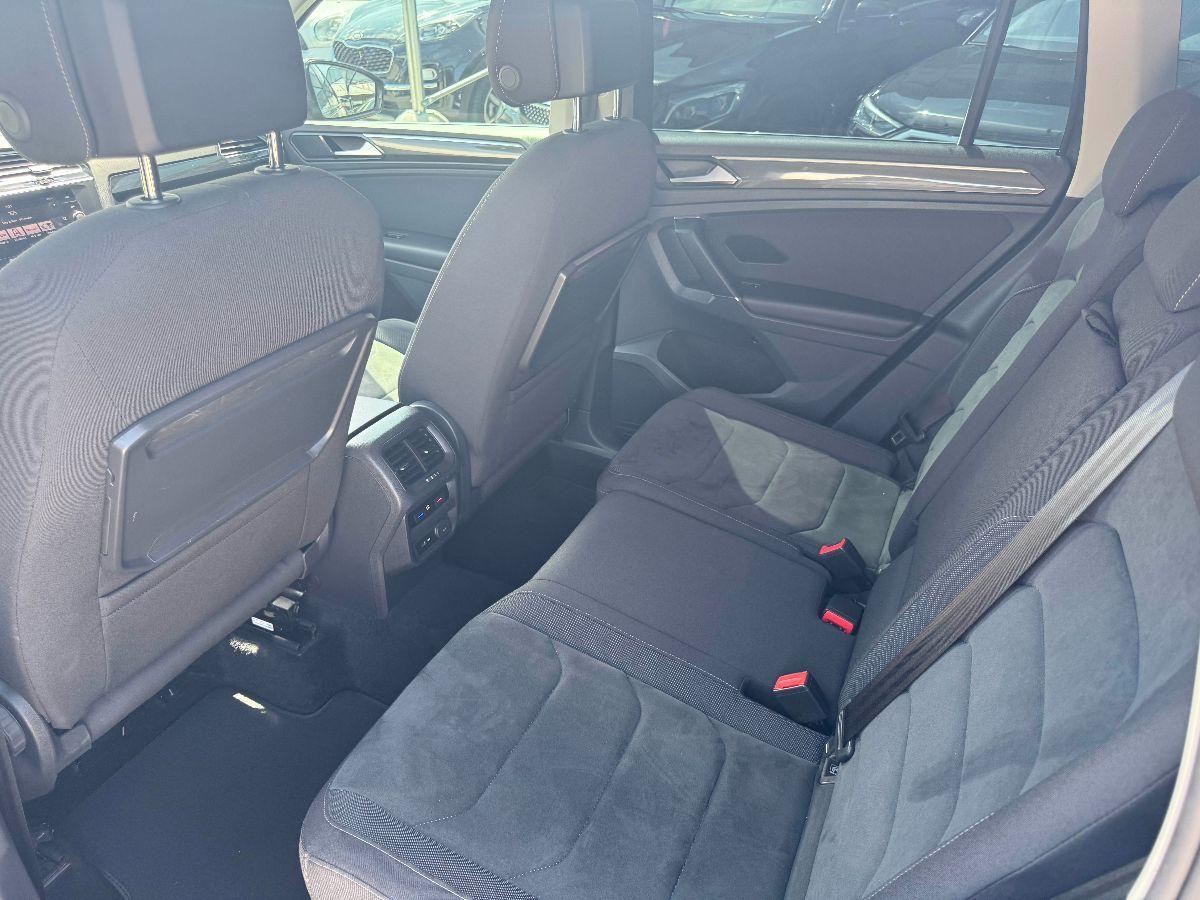 VOLKSWAGEN - Tiguan - 2.0 TDI DSG 4MOTION R-LINE