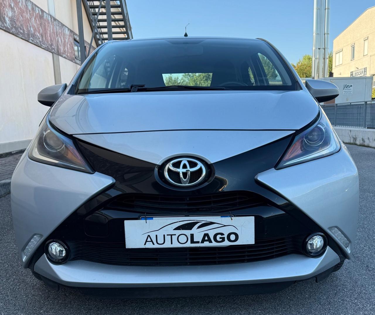 Toyota Aygo 1.0 VVT-i 69 CV 5 porte x-play MMT
