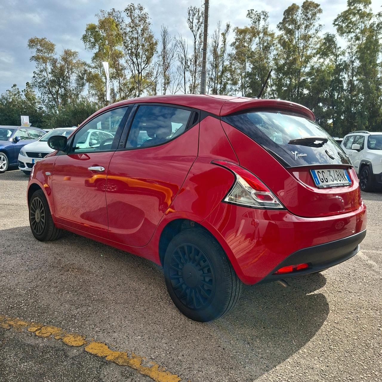 Lancia Ypsilon 1.0 Bz 70 Cv Hybrid Silver