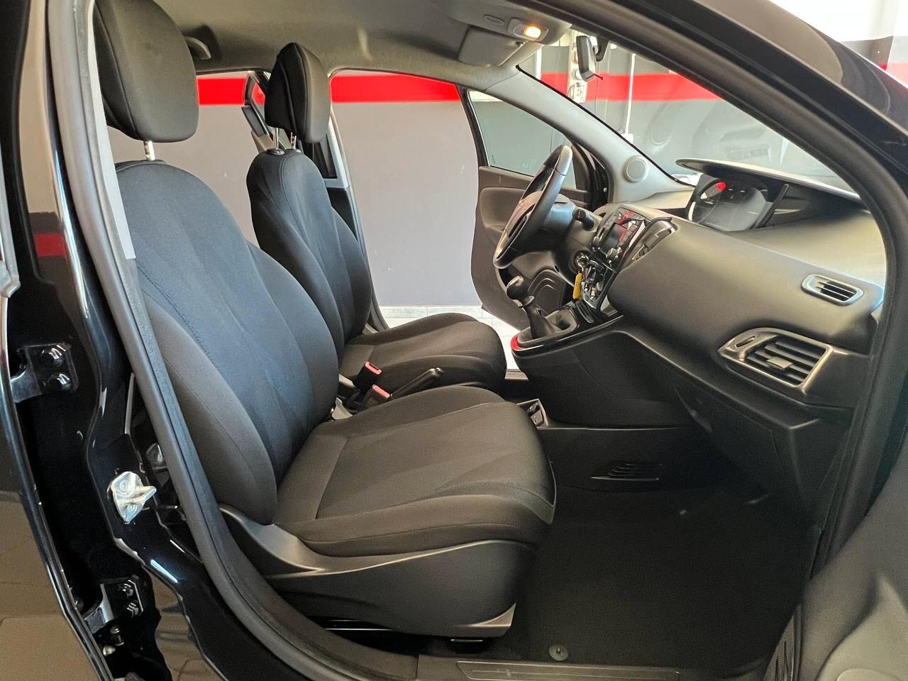 Lancia Ypsilon 1.2 69 CV 5 porte Mya