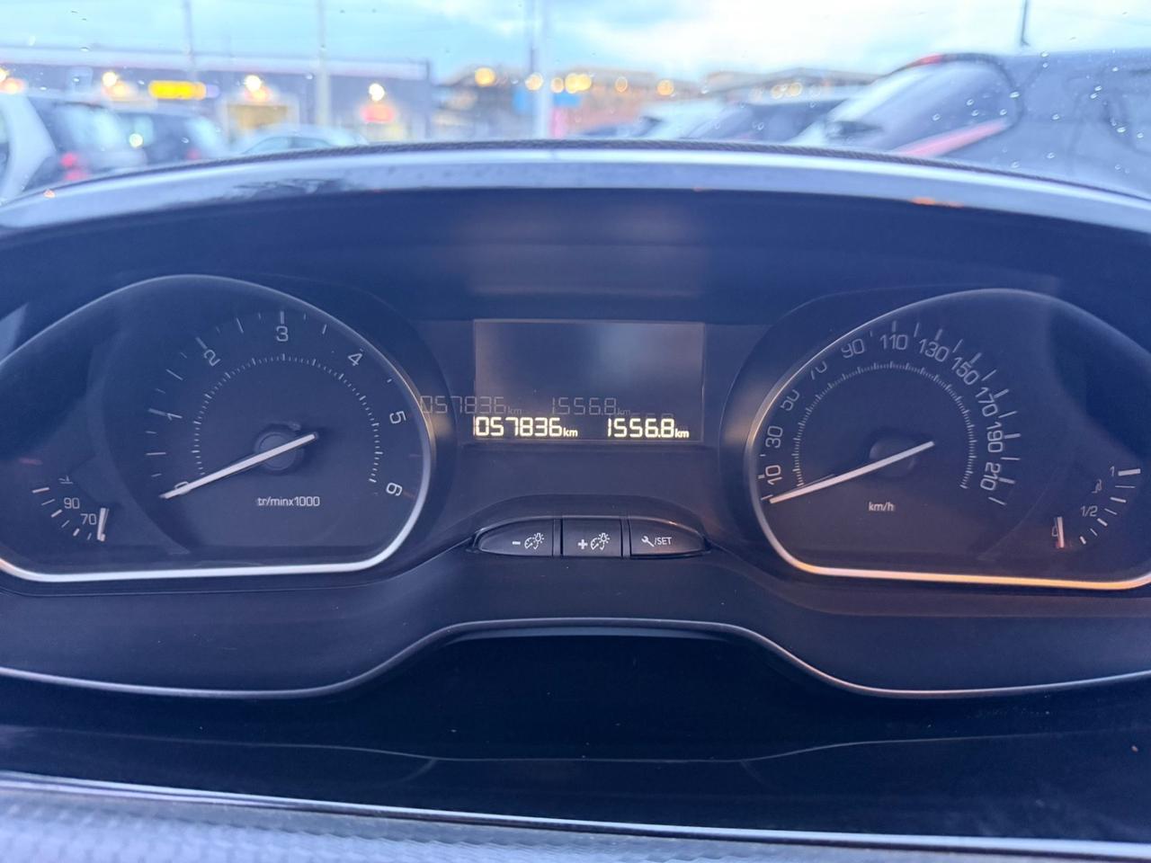 Peugeot 2008 BlueHDi 100 S&S Allure