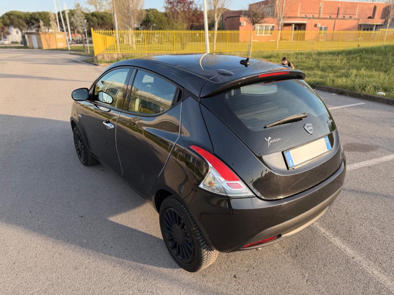 Lancia Ypsilon 1.0 FireFly 5 porte S&S Hybrid Alberta Ferretti
