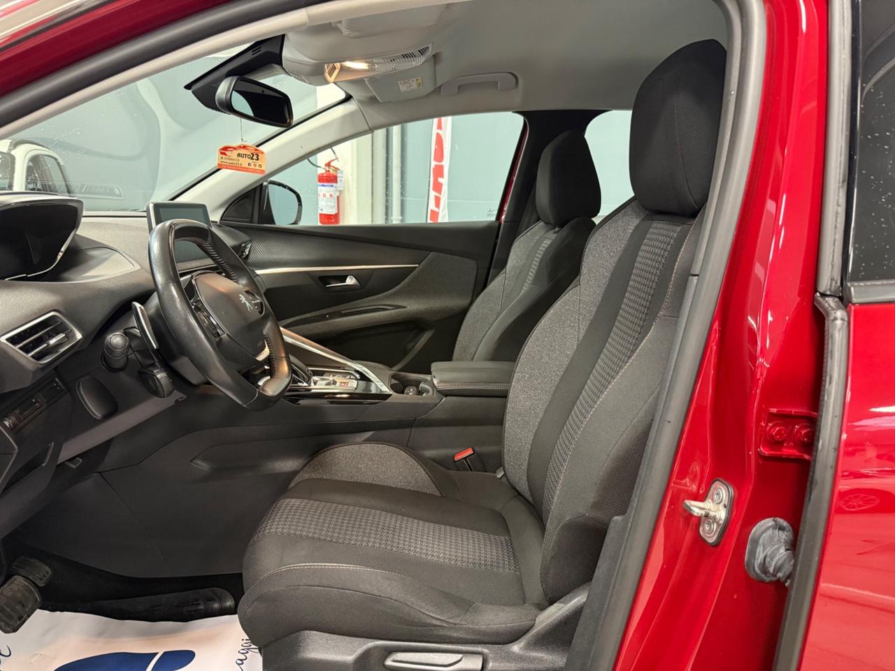 Peugeot 3008 BlueHDi 130 S&S EAT8 Allure