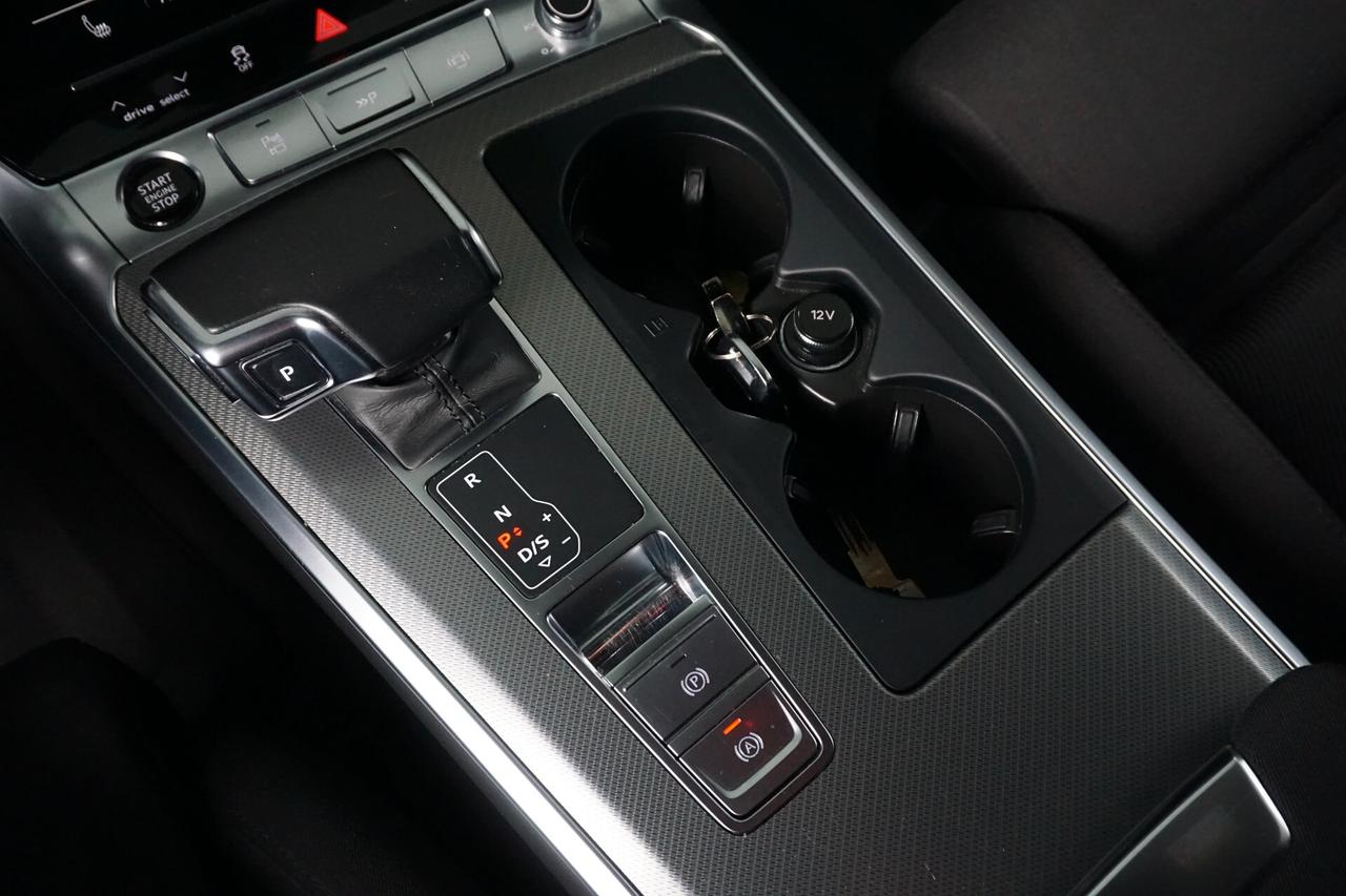 Audi A6 Avant 40 2.0 TDI quattro ultra S tronic Line