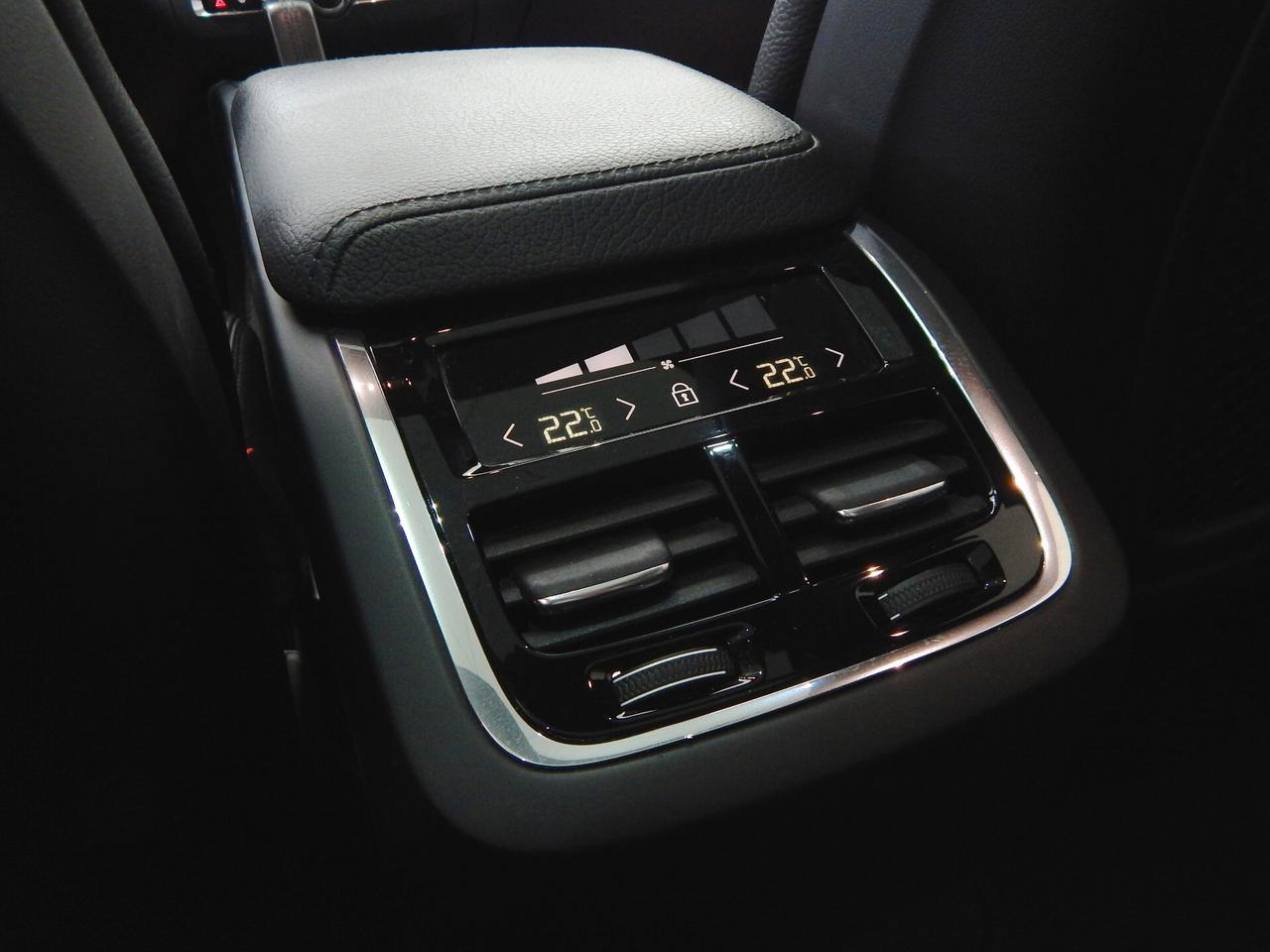 Volvo XC60 2.0 B4 Business Plus AWD Geartronic TETTO-NAVI-PELLE