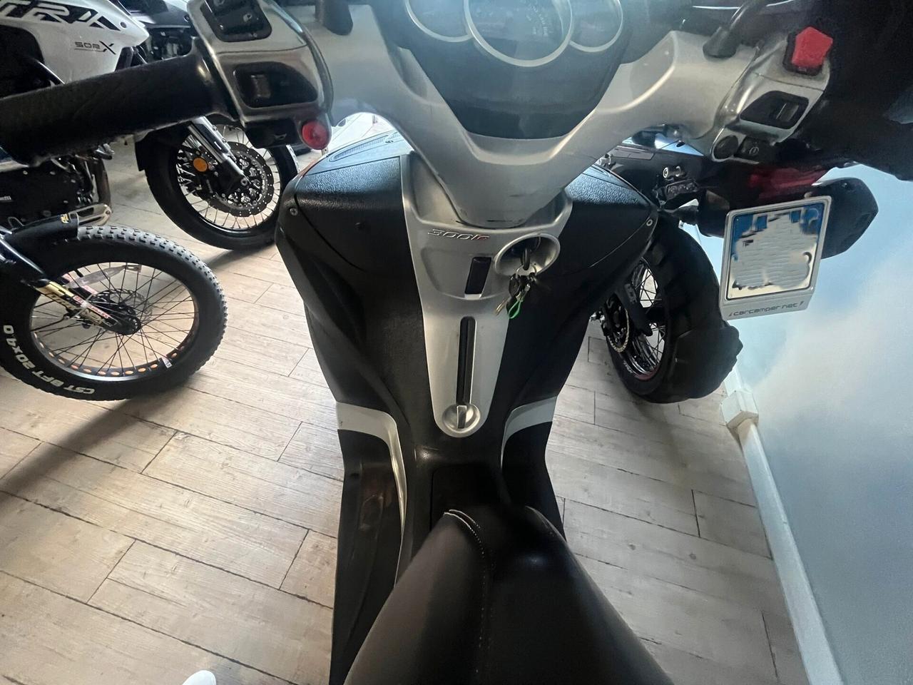 PIAGGIO MP3 300
