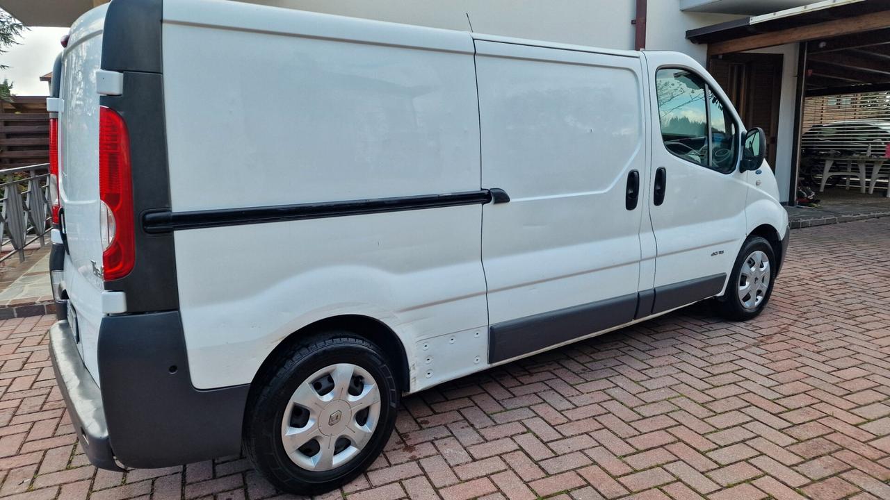 RENAULT TRAFIC