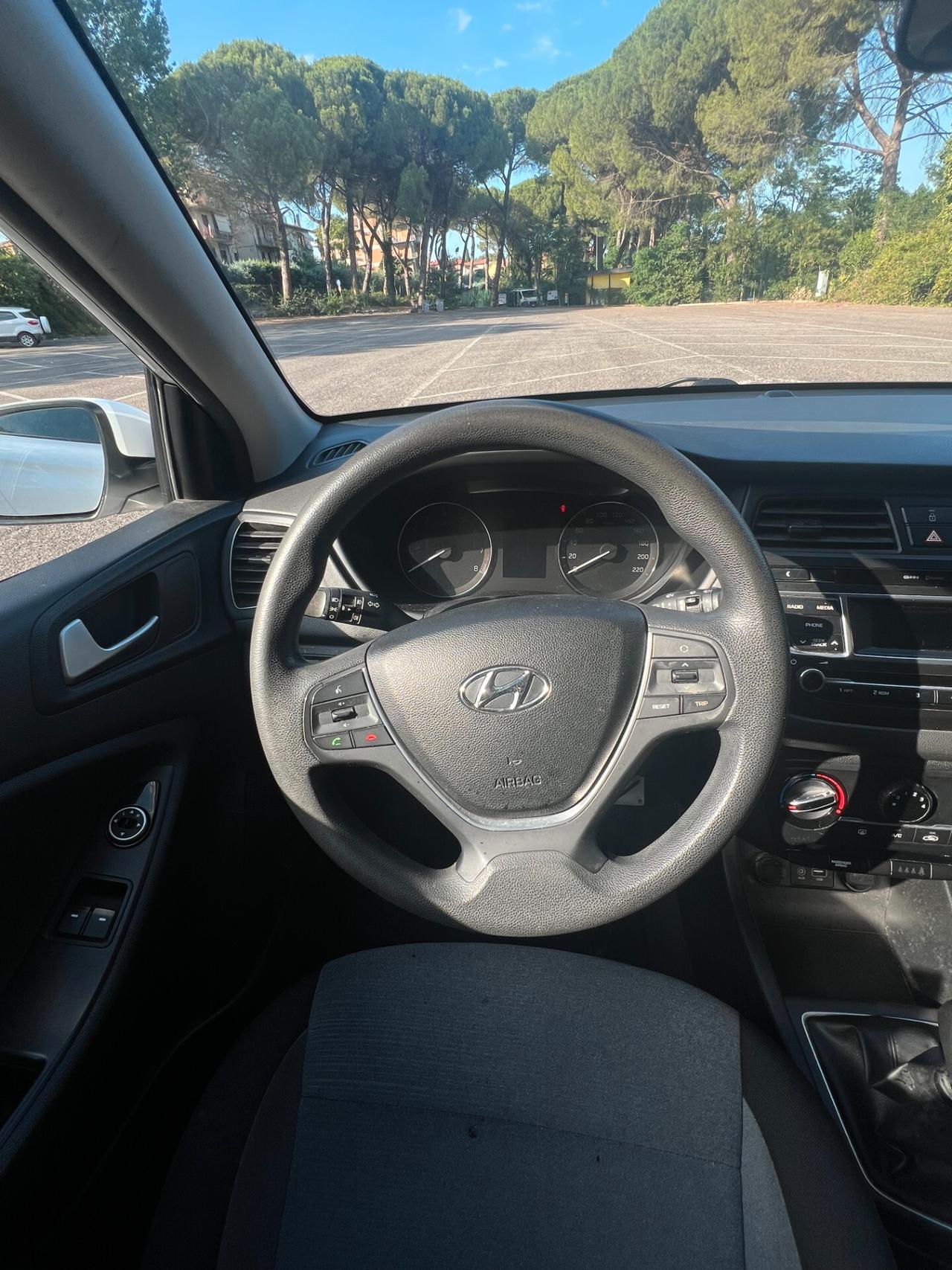 ADATTA PER NEOPATENTATI Hyundai i20 1.2 5 porte Classic