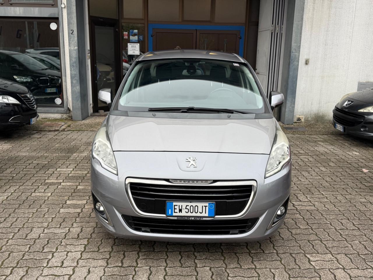 Peugeot 5008 NEOPATENTATI 1.6 HDi 115CV 7 POSTI