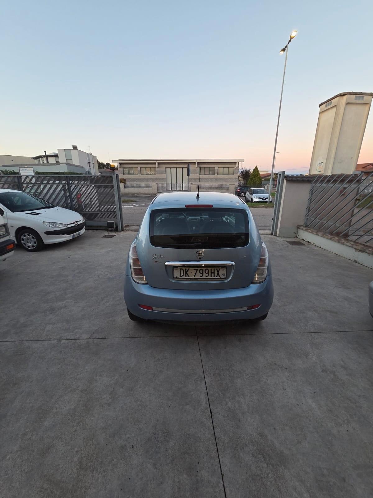 Lancia Ypsilon 1.3 MJT 75 CV Platino