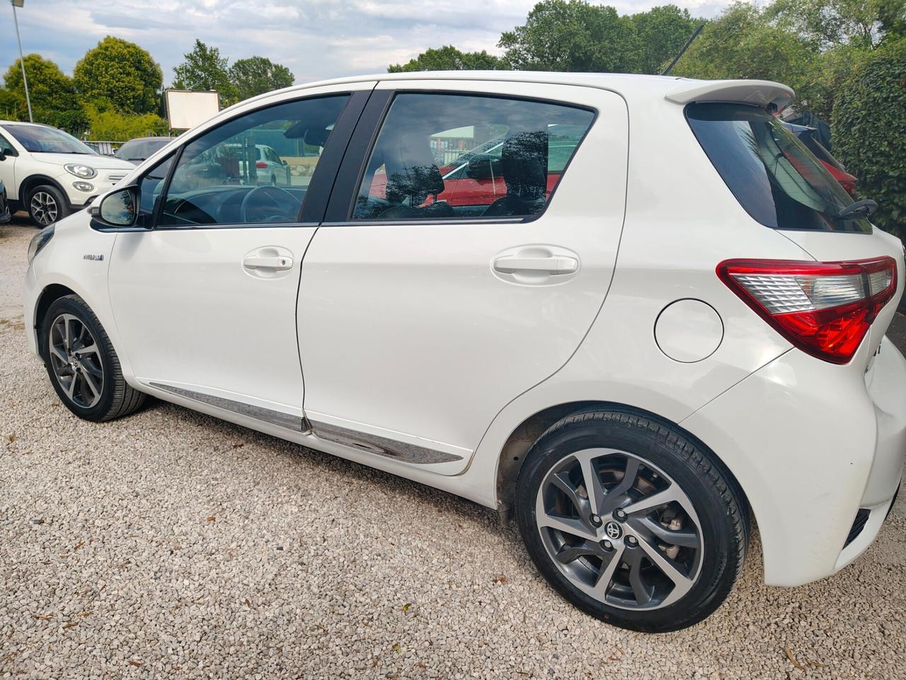 Toyota Yaris HYBRID LOUNGE TETTO PANORAMICO **SOLO 92000KM ** PREZZO REALE