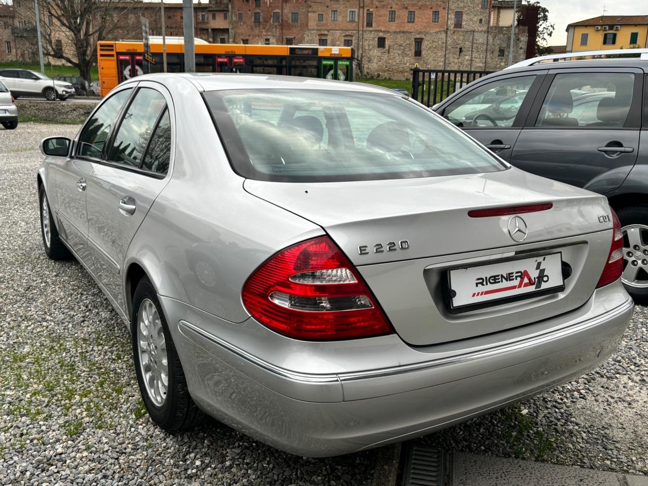 Mercedes-benz E 220 CDI cat Elegance