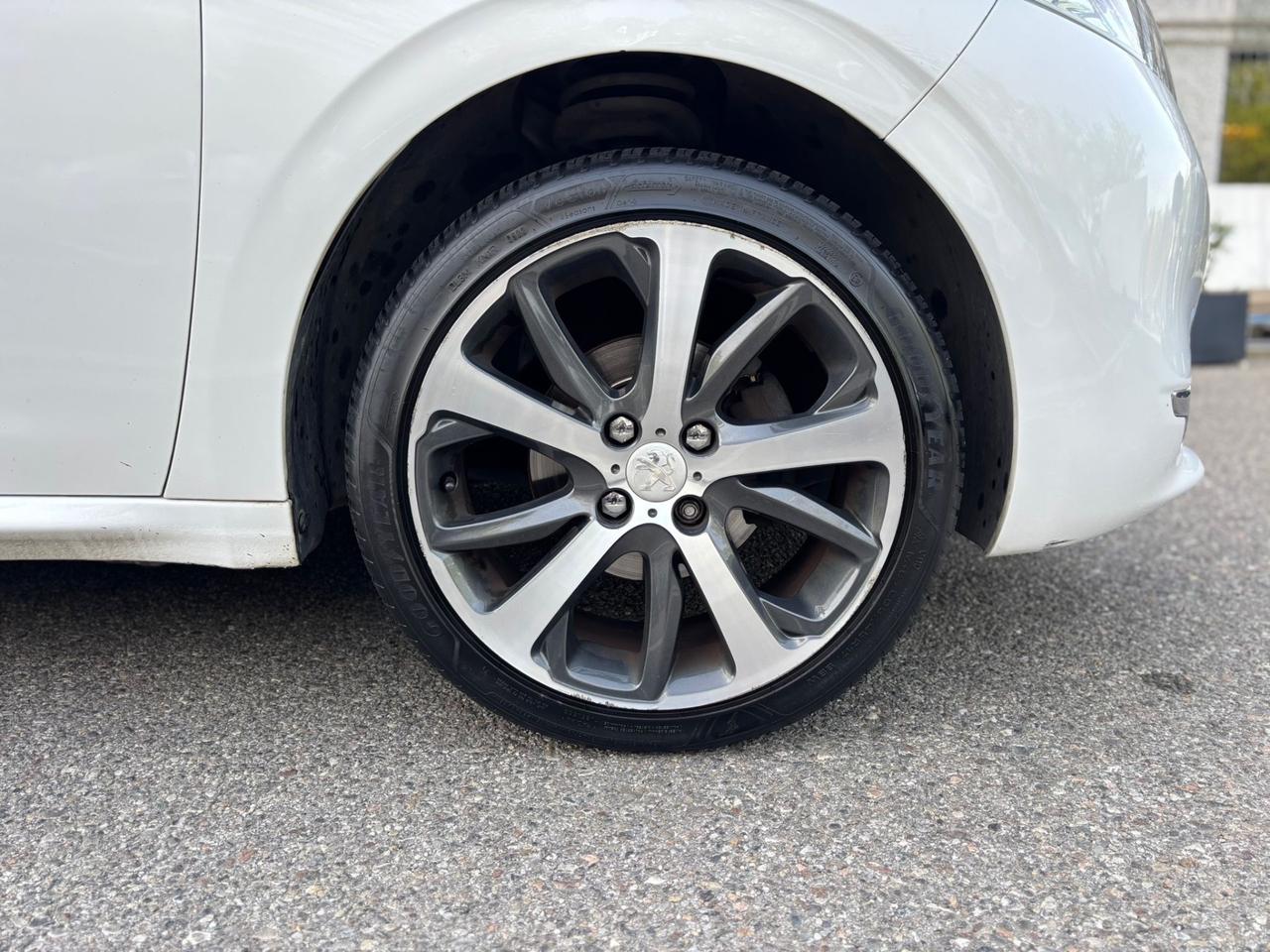 Peugeot 208 1.6 e-HDi 92 CV Stop&Start 3 porte Allure