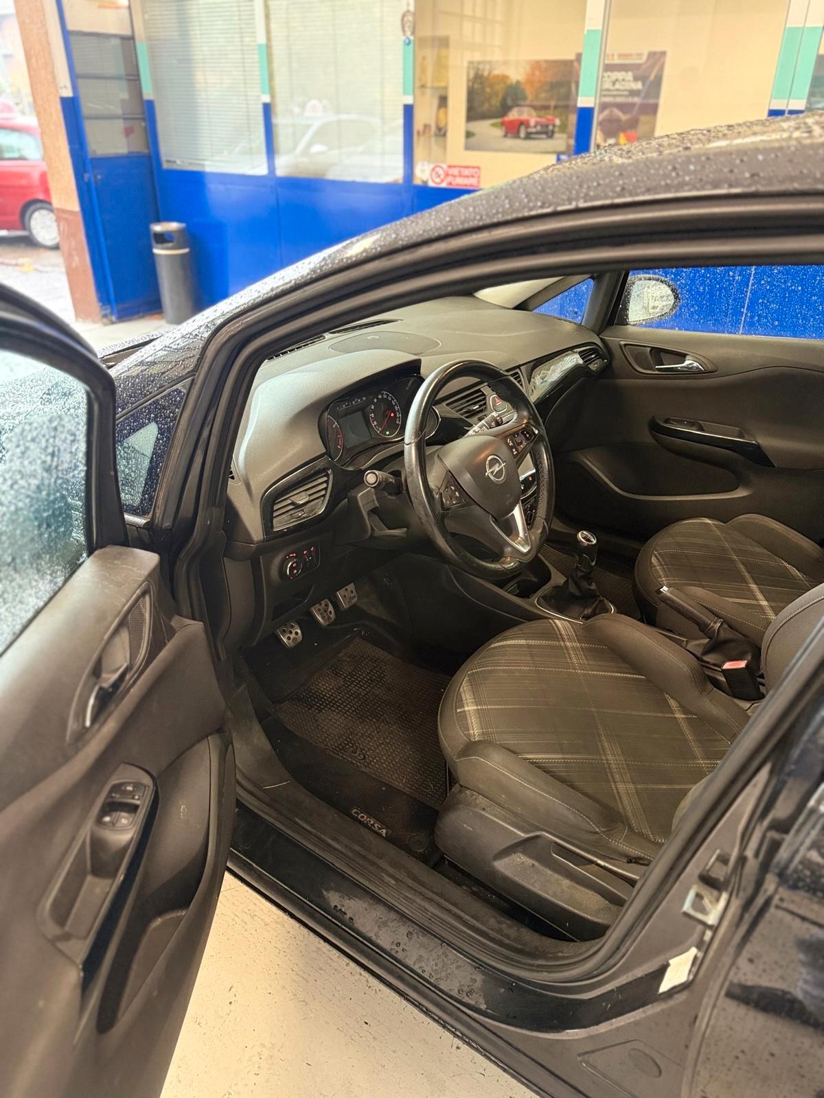 Opel Corsa 1.4 16V 3 porte b-color