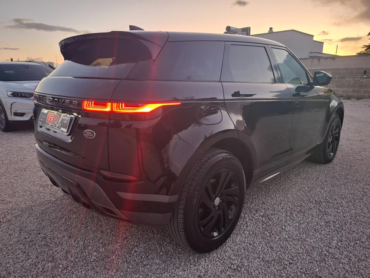L. R. RANGE ROVER EVOQUE*R-DYNAMIC*TOTAL BLACK*LED*