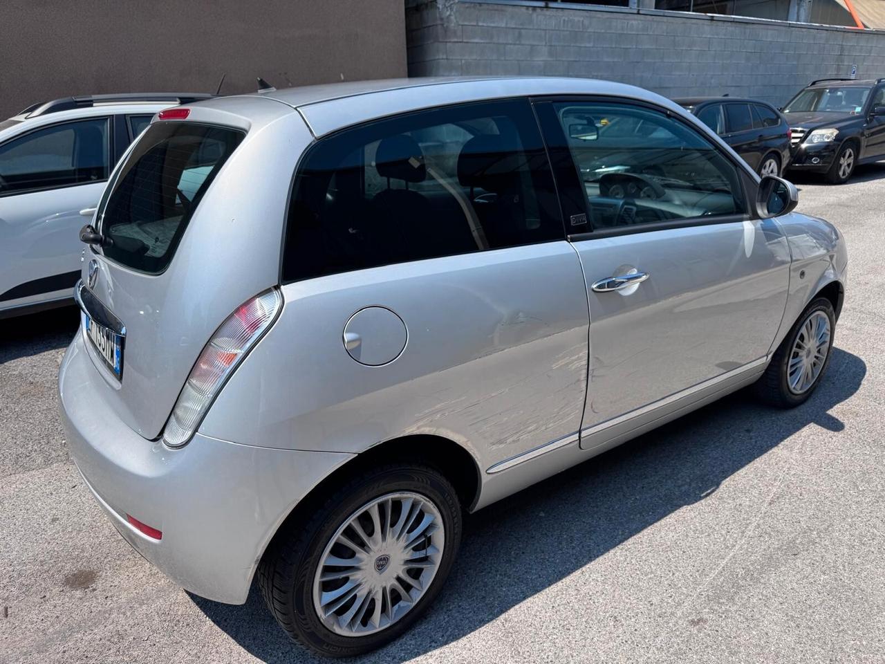 Lancia Ypsilon 1.3 MJT 75 CV Diva