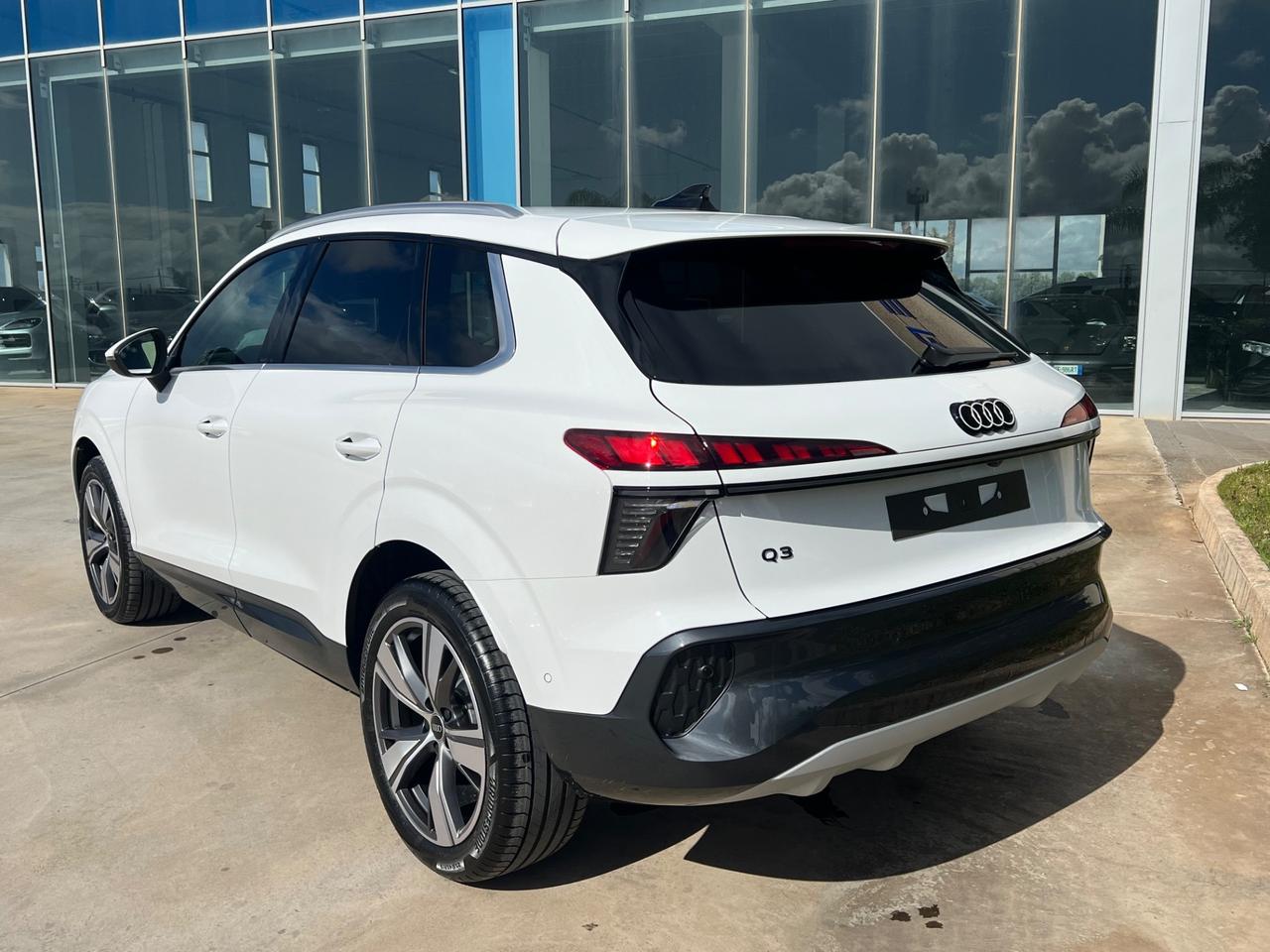 Audi Q3 TDI 150Cv S tronic Business possibilità noleggio no scoring