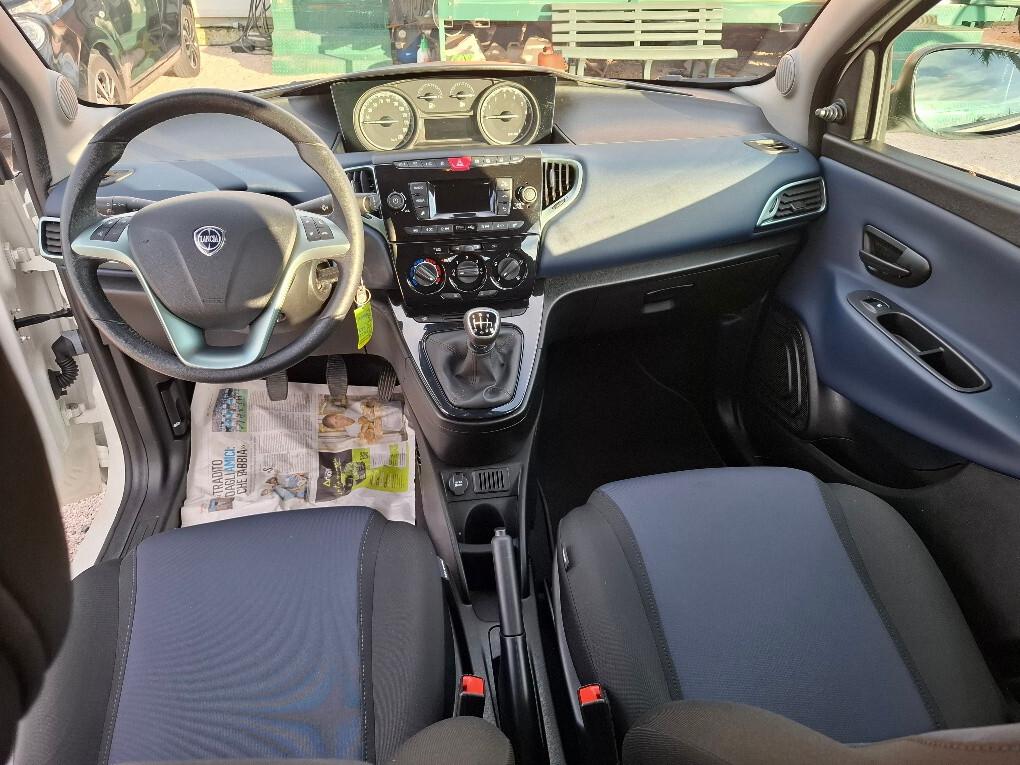 Lancia Ypsilon 1.0 FireFly 5 porte S&S Hybrid Ecochic Gold