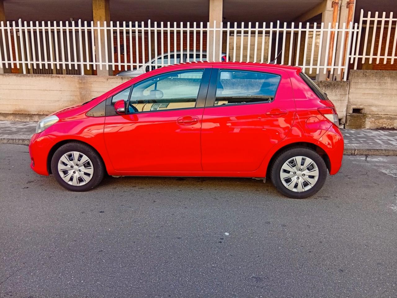 Toyota Yaris 1.0 5 porte Lounge