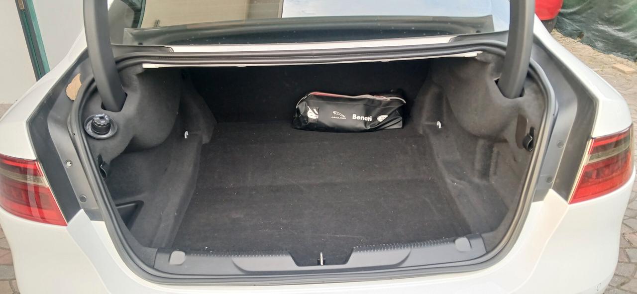 Jaguar XF 2.0 D 180 cv automatica look sportivo
