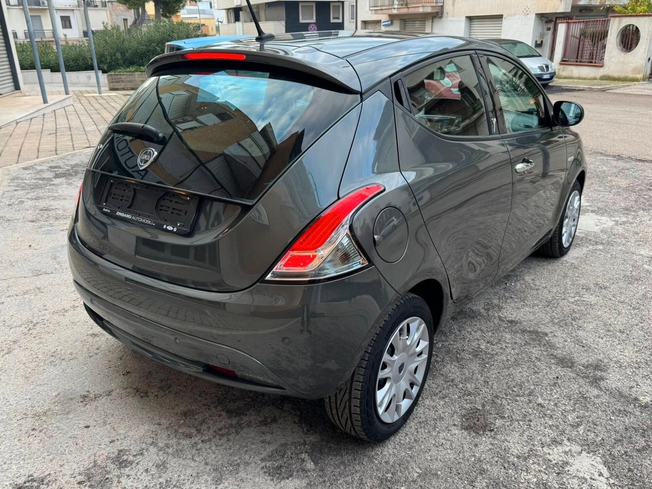 LANCIA YPSILON 1.2 69 CV. BENZINA NAVIGATORE PERFETTA