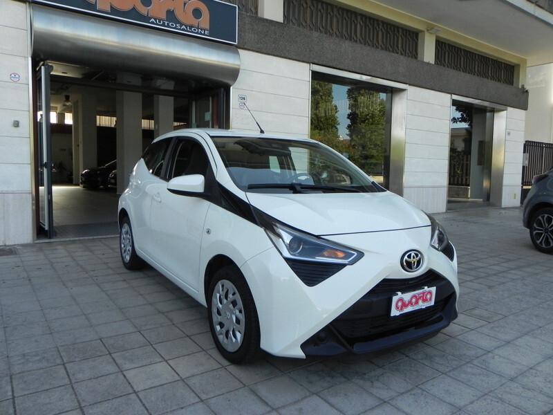 Toyota Aygo Connect 1.0 VVT-i 72 CV 5 porte x-cool