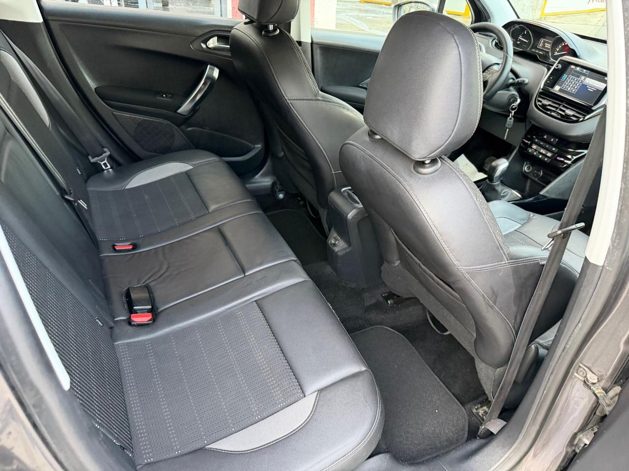 Peugeot 2008 1.6 e-HDi 92 CV Stop&Start Urban Cross