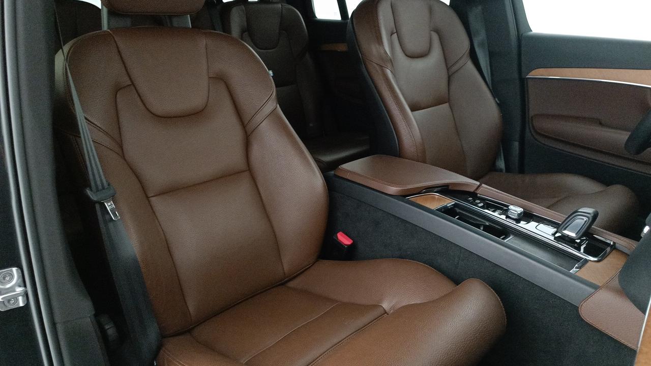 VOLVO XC90 2.0 b5 Momentum Pro awd 7p.ti geartronic