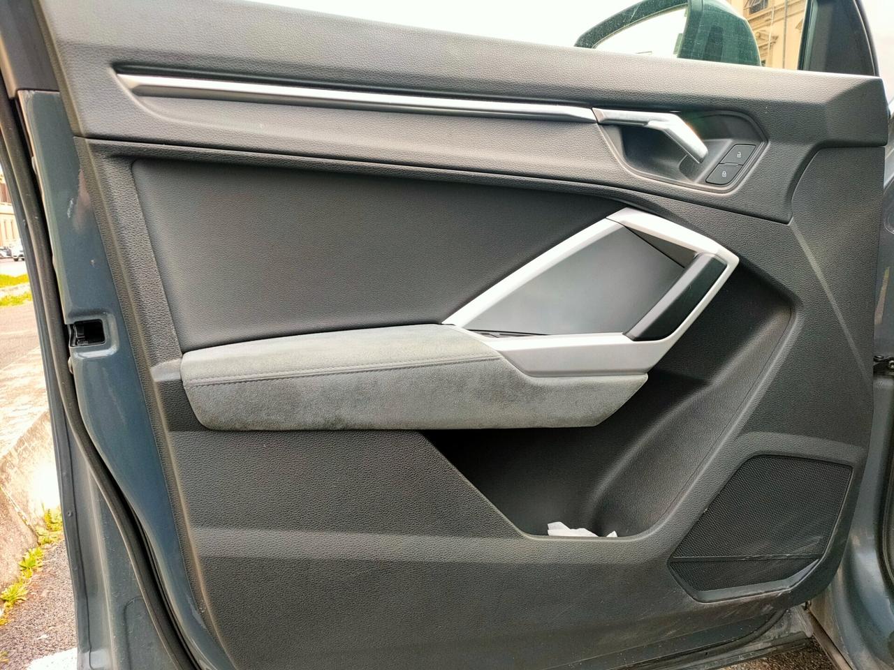 Audi Q3 35 TDI Business Advanced