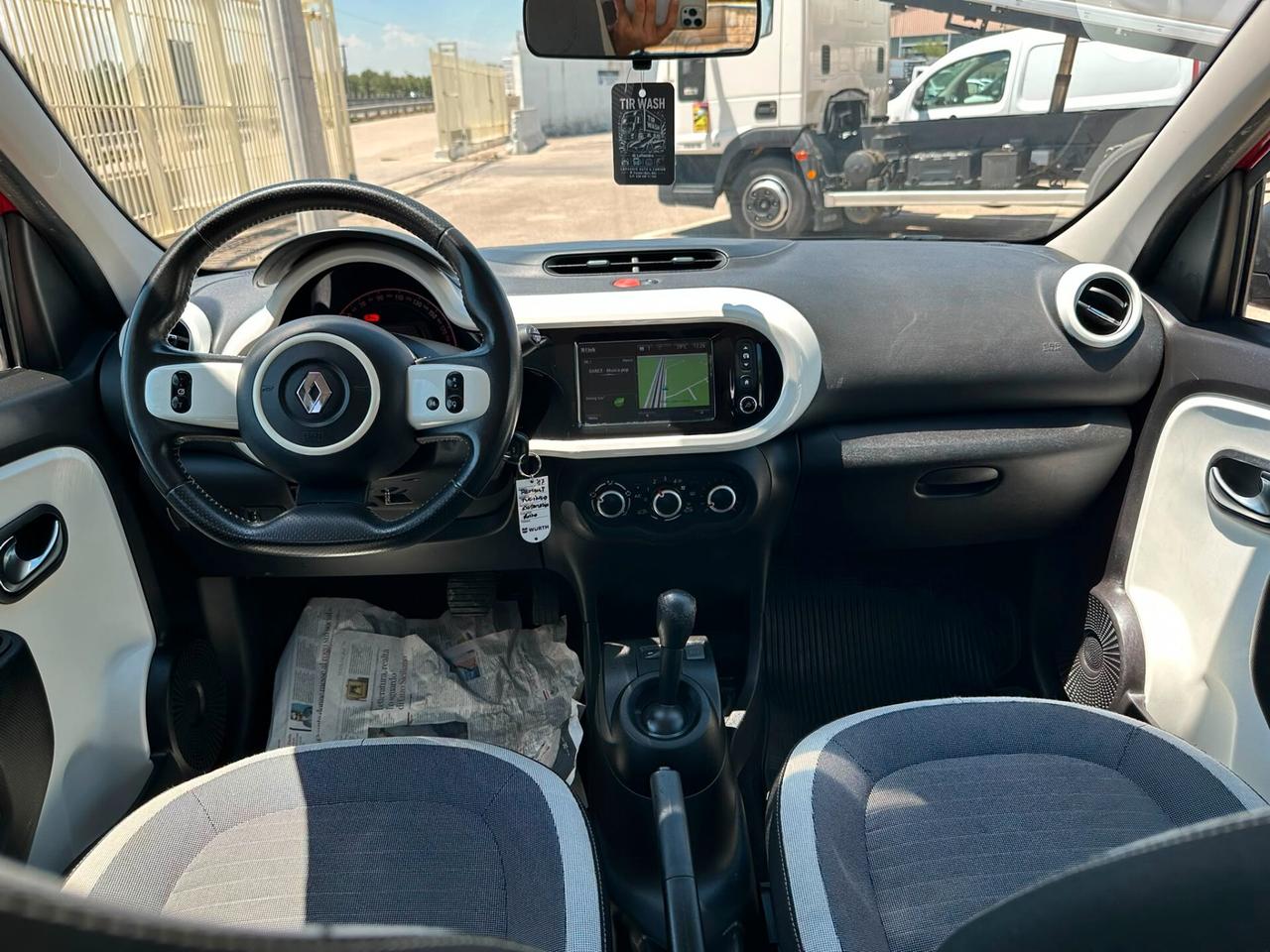 RENAULT TWINGO SCe Lovely 1.0
