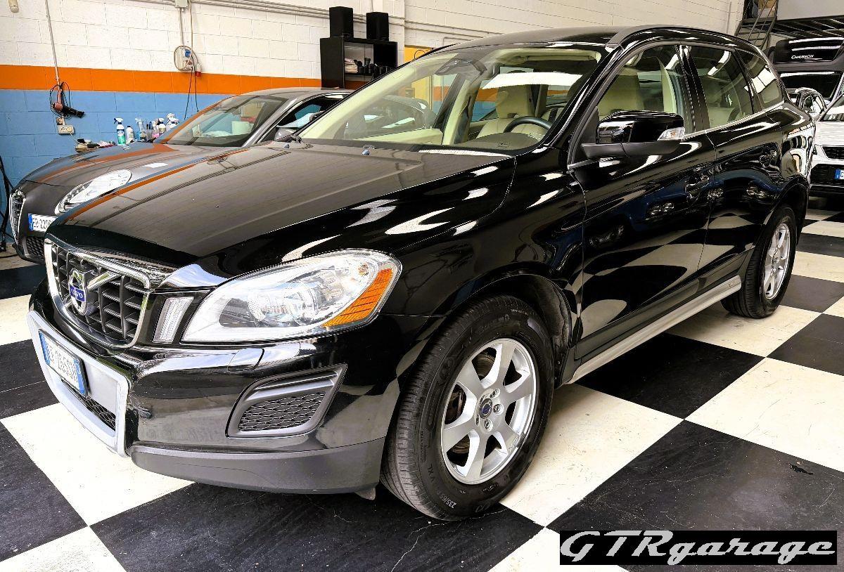 VOLVO - XC60 - D3 AWD Geartronic Momentum