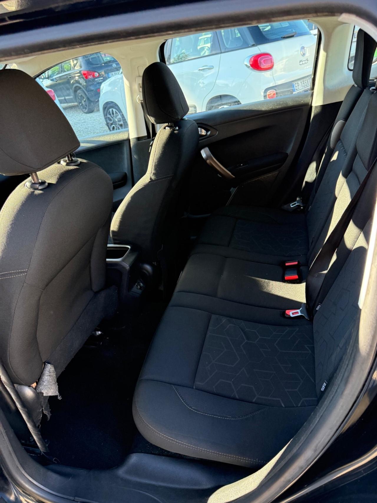 Peugeot 2008 PureTech 82cv neopatentati km certifi